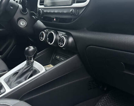 Белый Хендай Venue, объемом двигателя 1.59 л и пробегом 49 тыс. км за 19500 $, фото 12 на Automoto.ua