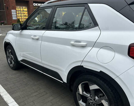 Белый Хендай Venue, объемом двигателя 1.59 л и пробегом 49 тыс. км за 19500 $, фото 2 на Automoto.ua