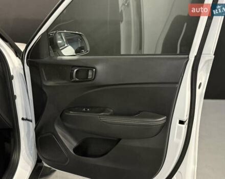 Белый Хендай Venue, объемом двигателя 1.6 л и пробегом 7 тыс. км за 22500 $, фото 24 на Automoto.ua