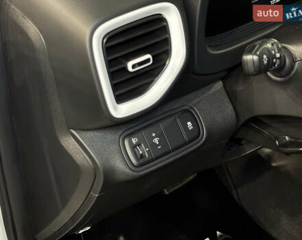 Белый Хендай Venue, объемом двигателя 1.6 л и пробегом 7 тыс. км за 22500 $, фото 21 на Automoto.ua