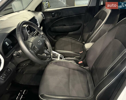 Белый Хендай Venue, объемом двигателя 1.6 л и пробегом 7 тыс. км за 22500 $, фото 18 на Automoto.ua