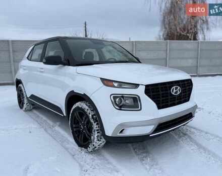 Белый Хендай Venue, объемом двигателя 1.59 л и пробегом 33 тыс. км за 14800 $, фото 1 на Automoto.ua