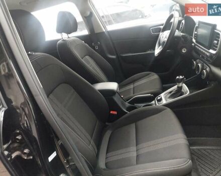 Черный Хендай Venue, объемом двигателя 1.6 л и пробегом 40 тыс. км за 11699 $, фото 16 на Automoto.ua