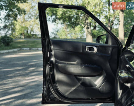 Черный Хендай Venue, объемом двигателя 1.6 л и пробегом 56 тыс. км за 12900 $, фото 37 на Automoto.ua