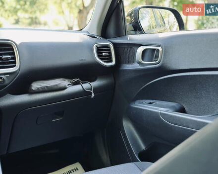 Черный Хендай Venue, объемом двигателя 1.6 л и пробегом 56 тыс. км за 12900 $, фото 49 на Automoto.ua