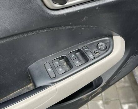 Чорний Хендай Venue, об'ємом двигуна 1.6 л та пробігом 72 тис. км за 10100 $, фото 12 на Automoto.ua