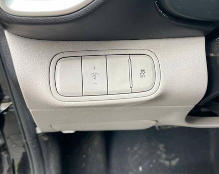 Черный Хендай Venue, объемом двигателя 1.6 л и пробегом 72 тыс. км за 10100 $, фото 13 на Automoto.ua