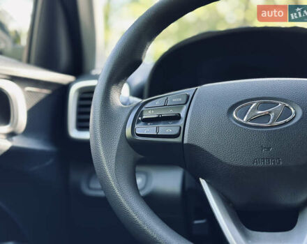 Черный Хендай Venue, объемом двигателя 1.6 л и пробегом 56 тыс. км за 12900 $, фото 52 на Automoto.ua