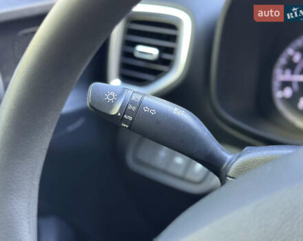 Черный Хендай Venue, объемом двигателя 1.6 л и пробегом 56 тыс. км за 12900 $, фото 71 на Automoto.ua