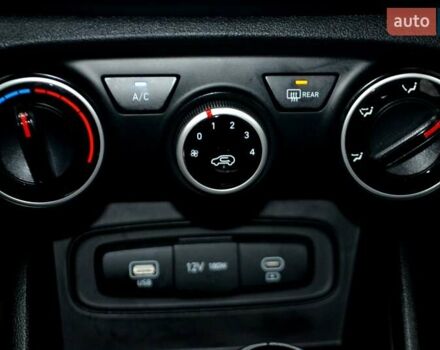 Чорний Хендай Venue, об'ємом двигуна 1.59 л та пробігом 10 тис. км за 18700 $, фото 81 на Automoto.ua