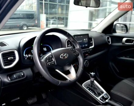 Чорний Хендай Venue, об'ємом двигуна 1.59 л та пробігом 10 тис. км за 18700 $, фото 8 на Automoto.ua