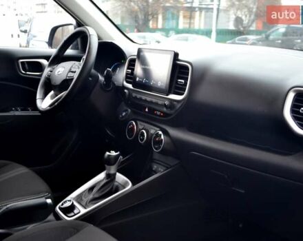Чорний Хендай Venue, об'ємом двигуна 1.59 л та пробігом 10 тис. км за 18700 $, фото 101 на Automoto.ua