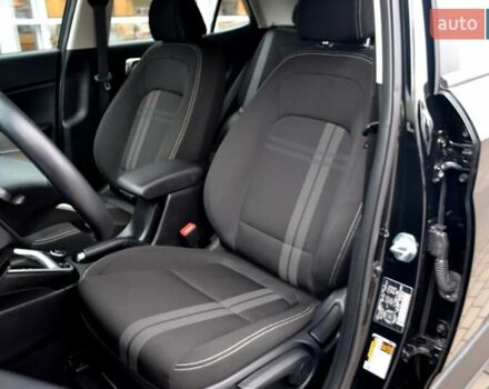 Чорний Хендай Venue, об'ємом двигуна 1.59 л та пробігом 10 тис. км за 18700 $, фото 86 на Automoto.ua