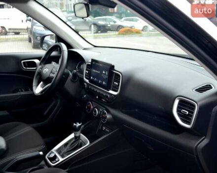 Чорний Хендай Venue, об'ємом двигуна 1.59 л та пробігом 10 тис. км за 18700 $, фото 14 на Automoto.ua