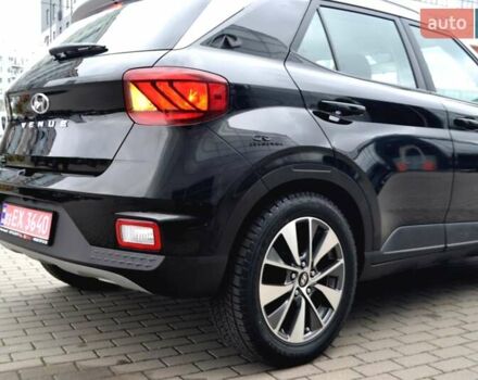 Чорний Хендай Venue, об'ємом двигуна 1.59 л та пробігом 10 тис. км за 18700 $, фото 4 на Automoto.ua