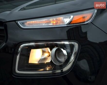 Чорний Хендай Venue, об'ємом двигуна 1.59 л та пробігом 10 тис. км за 18700 $, фото 2 на Automoto.ua