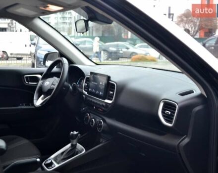 Чорний Хендай Venue, об'ємом двигуна 1.59 л та пробігом 10 тис. км за 18700 $, фото 96 на Automoto.ua