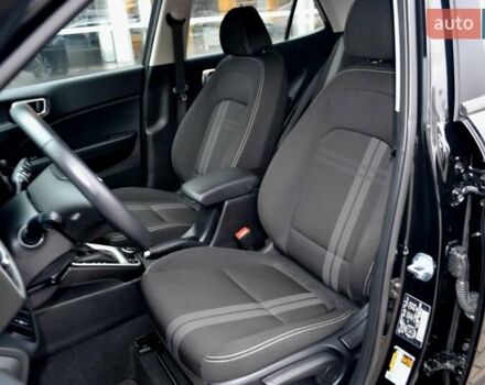 Чорний Хендай Venue, об'ємом двигуна 1.59 л та пробігом 10 тис. км за 18700 $, фото 44 на Automoto.ua