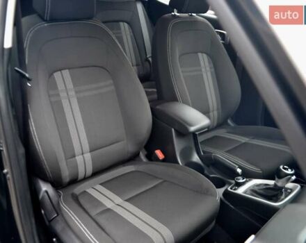 Чорний Хендай Venue, об'ємом двигуна 1.59 л та пробігом 10 тис. км за 18700 $, фото 99 на Automoto.ua