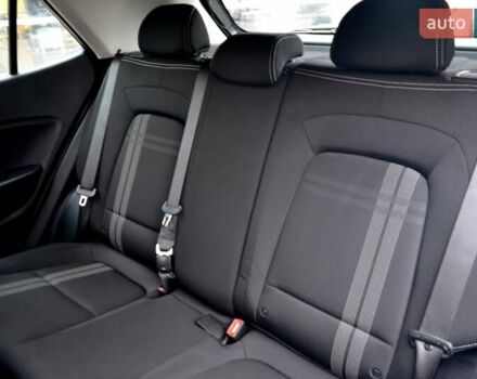 Чорний Хендай Venue, об'ємом двигуна 1.59 л та пробігом 10 тис. км за 18700 $, фото 107 на Automoto.ua