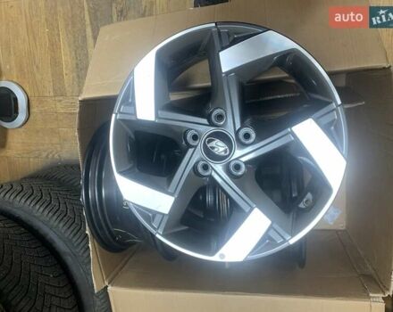 Хендай Venue, объемом двигателя 1.6 л и пробегом 4 тыс. км за 22656 $, фото 2 на Automoto.ua