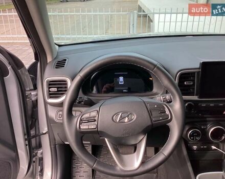 Хендай Venue, объемом двигателя 1.6 л и пробегом 4 тыс. км за 22656 $, фото 4 на Automoto.ua