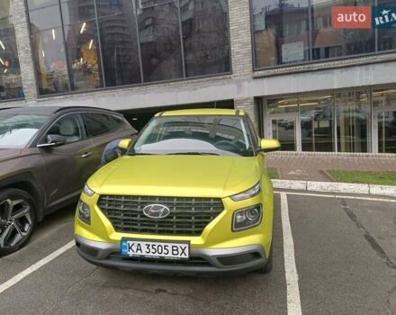 Желтый Хендай Venue, объемом двигателя 1.59 л и пробегом 30 тыс. км за 15500 $, фото 1 на Automoto.ua