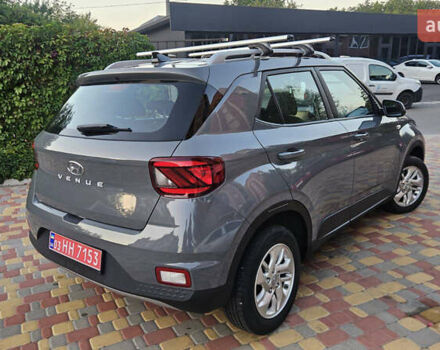 Серый Хендай Venue, объемом двигателя 1.59 л и пробегом 119 тыс. км за 14499 $, фото 4 на Automoto.ua