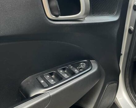 Серый Хендай Venue, объемом двигателя 1.6 л и пробегом 76 тыс. км за 14100 $, фото 13 на Automoto.ua