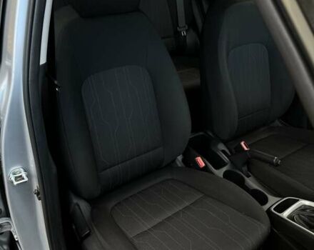 Серый Хендай Venue, объемом двигателя 1.6 л и пробегом 76 тыс. км за 14100 $, фото 18 на Automoto.ua