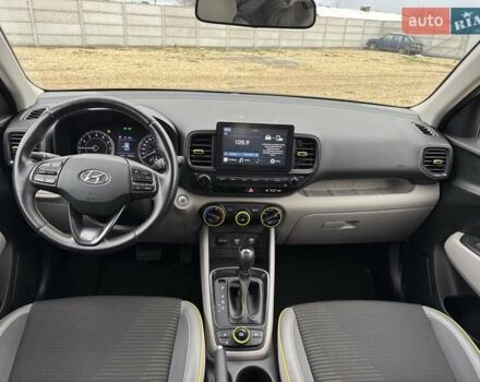 Серый Хендай Venue, объемом двигателя 1.59 л и пробегом 57 тыс. км за 14900 $, фото 19 на Automoto.ua