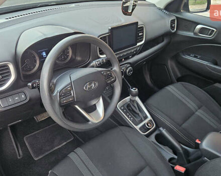 Серый Хендай Venue, объемом двигателя 1.59 л и пробегом 119 тыс. км за 14499 $, фото 7 на Automoto.ua