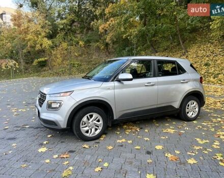 Серый Хендай Venue, объемом двигателя 1.6 л и пробегом 76 тыс. км за 14100 $, фото 2 на Automoto.ua