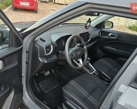 Серый Хендай Venue, объемом двигателя 1.59 л и пробегом 119 тыс. км за 14499 $, фото 6 на Automoto.ua