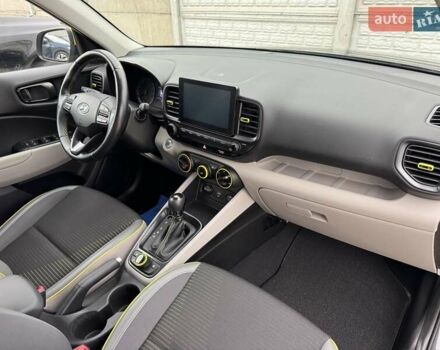 Серый Хендай Venue, объемом двигателя 1.59 л и пробегом 57 тыс. км за 14900 $, фото 24 на Automoto.ua