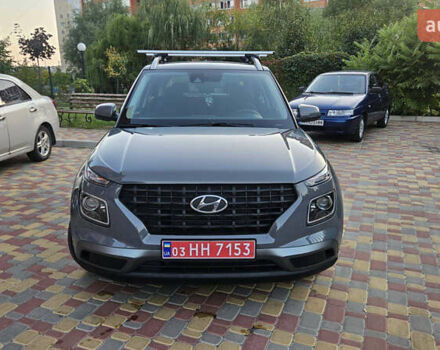 Серый Хендай Venue, объемом двигателя 1.59 л и пробегом 119 тыс. км за 14499 $, фото 2 на Automoto.ua