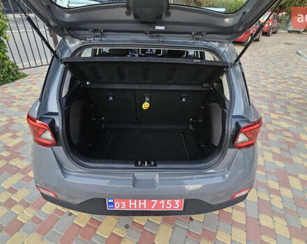 Серый Хендай Venue, объемом двигателя 1.59 л и пробегом 119 тыс. км за 14499 $, фото 15 на Automoto.ua