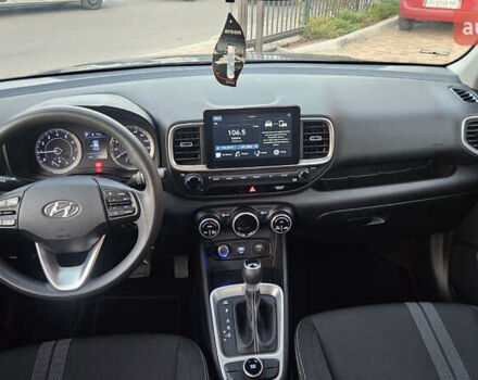 Серый Хендай Venue, объемом двигателя 1.59 л и пробегом 119 тыс. км за 14499 $, фото 8 на Automoto.ua