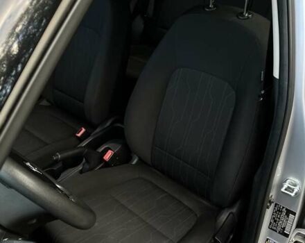 Серый Хендай Venue, объемом двигателя 1.6 л и пробегом 76 тыс. км за 14100 $, фото 16 на Automoto.ua