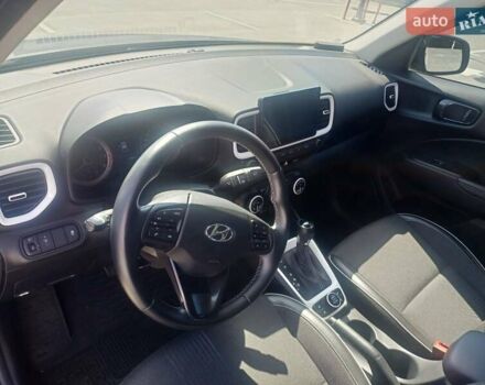 Сірий Хендай Venue, об'ємом двигуна 1.59 л та пробігом 21 тис. км за 18500 $, фото 20 на Automoto.ua