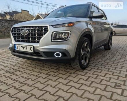 Серый Хендай Venue, объемом двигателя 1.59 л и пробегом 47 тыс. км за 15650 $, фото 4 на Automoto.ua