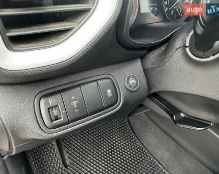 Серый Хендай Venue, объемом двигателя 1.6 л и пробегом 38 тыс. км за 17900 $, фото 7 на Automoto.ua