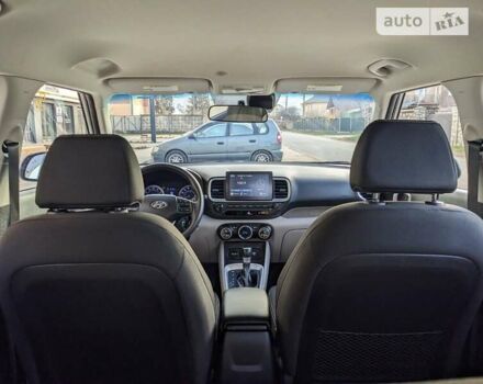 Серый Хендай Venue, объемом двигателя 1.59 л и пробегом 47 тыс. км за 15650 $, фото 12 на Automoto.ua