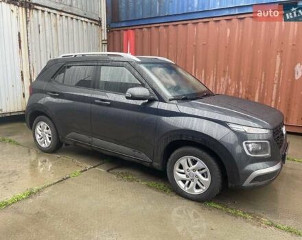 Серый Хендай Venue, объемом двигателя 1.59 л и пробегом 58 тыс. км за 16999 $, фото 1 на Automoto.ua