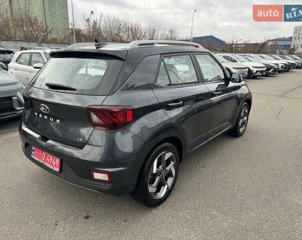 Серый Хендай Venue, объемом двигателя 1.6 л и пробегом 38 тыс. км за 17900 $, фото 2 на Automoto.ua