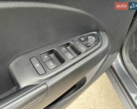Серый Хендай Venue, объемом двигателя 1.6 л и пробегом 38 тыс. км за 17900 $, фото 6 на Automoto.ua