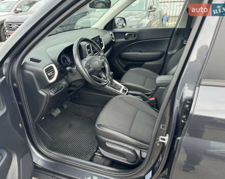 Серый Хендай Venue, объемом двигателя 1.6 л и пробегом 38 тыс. км за 17900 $, фото 5 на Automoto.ua