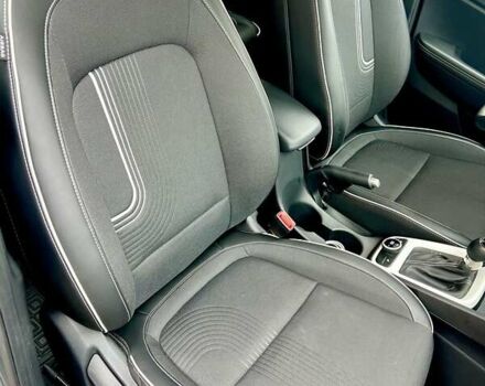 Сірий Хендай Venue, об'ємом двигуна 1.6 л та пробігом 12 тис. км за 20000 $, фото 13 на Automoto.ua