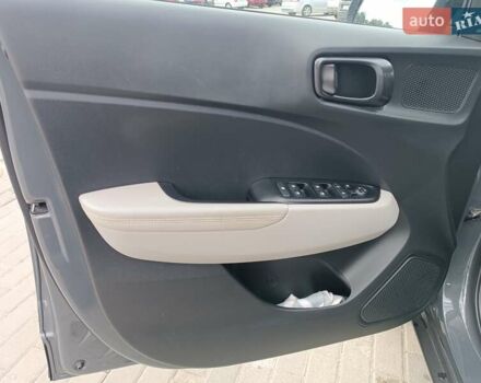 Серый Хендай Venue, объемом двигателя 1.59 л и пробегом 16 тыс. км за 20500 $, фото 10 на Automoto.ua