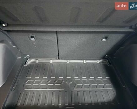 Зеленый Хендай Venue, объемом двигателя 1.59 л и пробегом 22 тыс. км за 18500 $, фото 57 на Automoto.ua